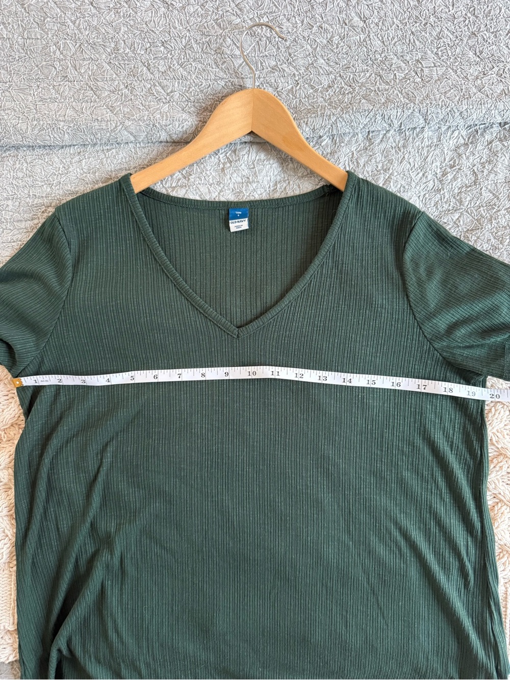 Old Navy Luxe Ribbed V-Neck Top - Picture 4 of 6